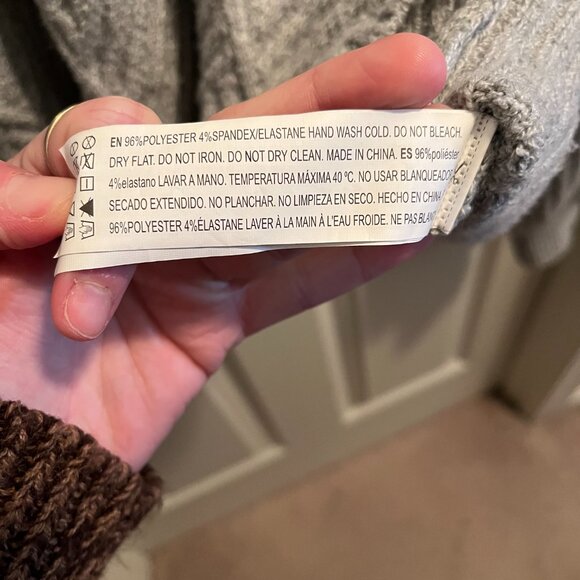 Forever 21 ULTRA SOFT Sweater - Picture 5 of 6